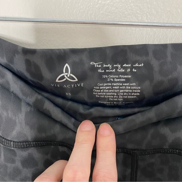 Vie Active Black Gray Leopard Animal Print Full-length Leggings Pants XS - Picture 4 of 8